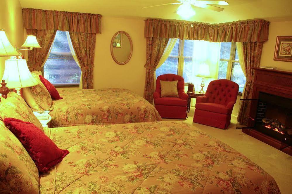 Brookside Mountain Mist Inn Уейнсвил Екстериор снимка