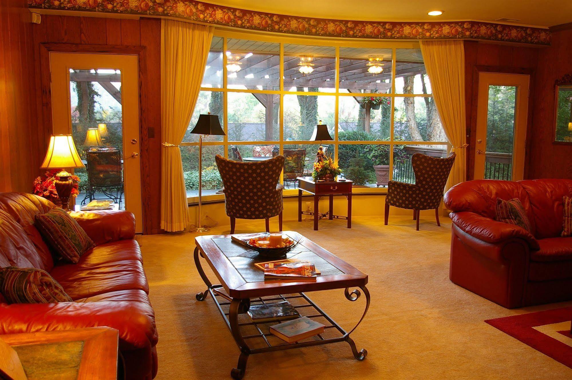Brookside Mountain Mist Inn Уейнсвил Екстериор снимка