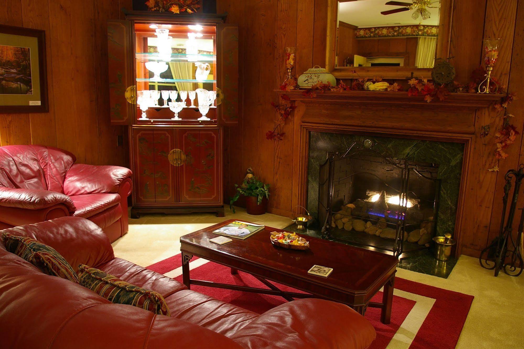 Brookside Mountain Mist Inn Уейнсвил Екстериор снимка