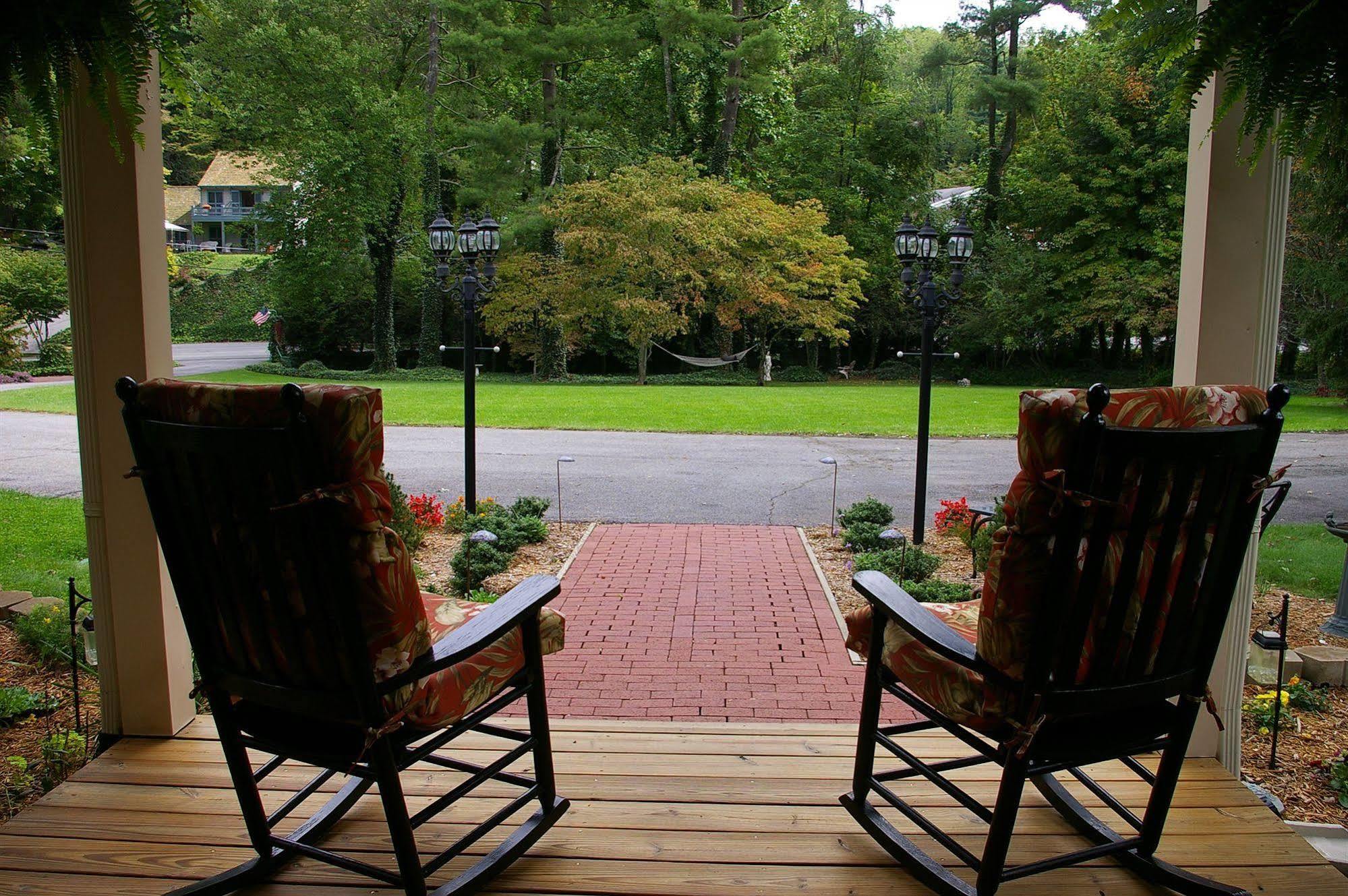 Brookside Mountain Mist Inn Уейнсвил Екстериор снимка