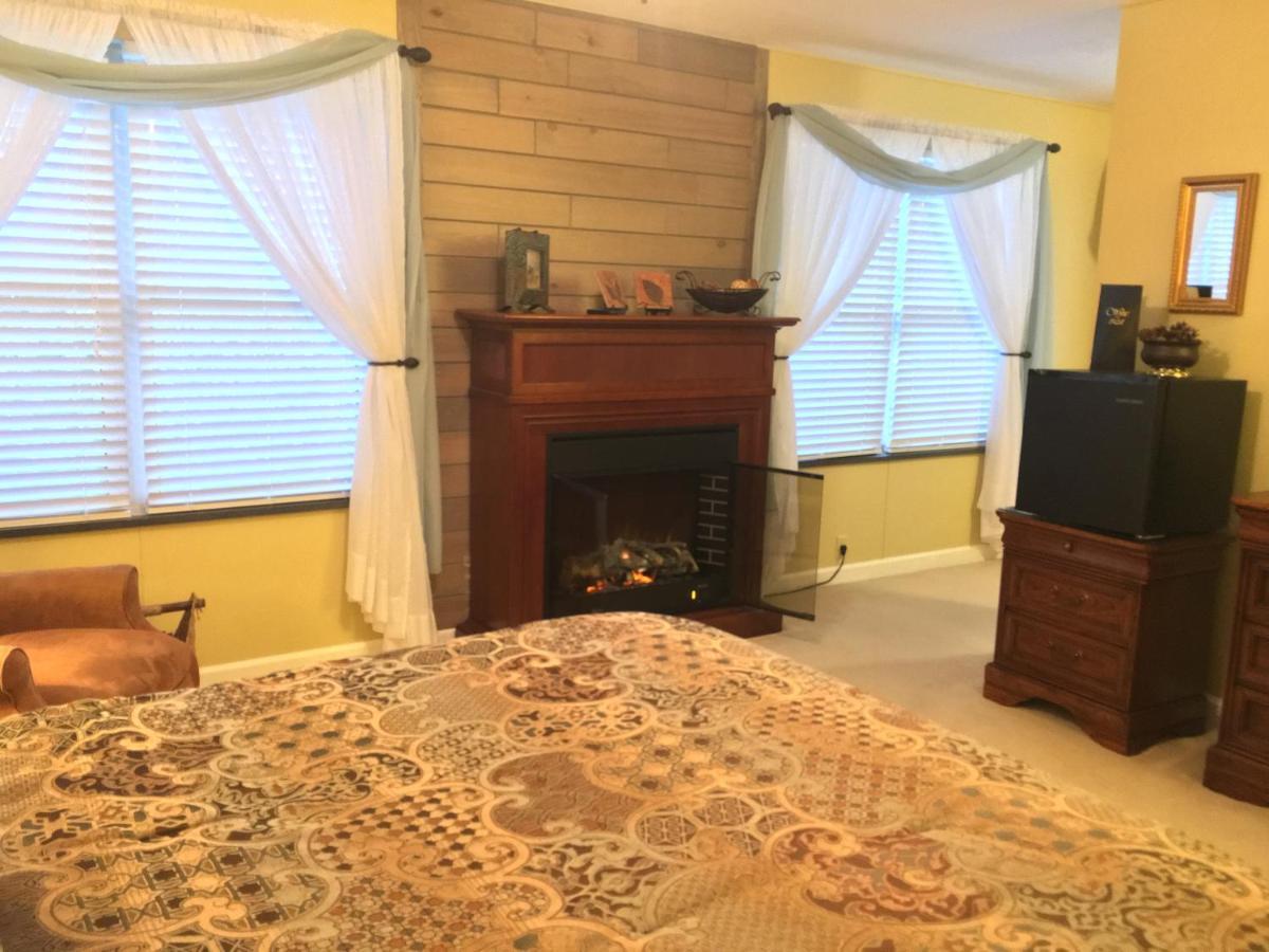 Brookside Mountain Mist Inn Уейнсвил Екстериор снимка